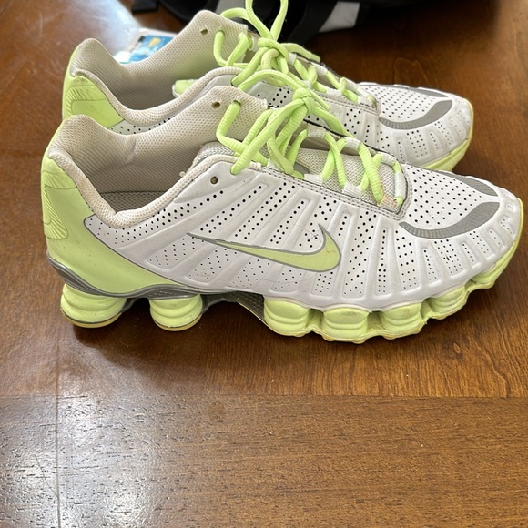 White and neon green Nike Shocks - Picture 2 of 5